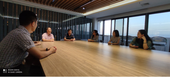 1609403992487267.png 琼台师范学院管理学院财务管理团队慰问见习学生276.png